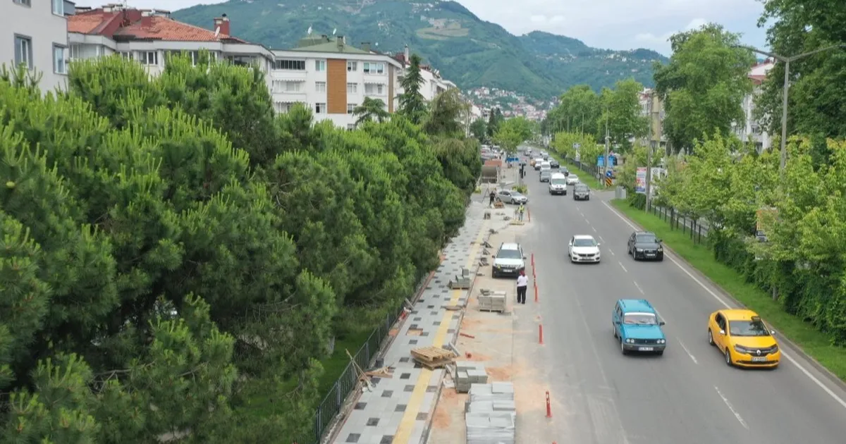 Ordu’da Atatürk Bulvarı’nda kaldırımlar yenileniyor