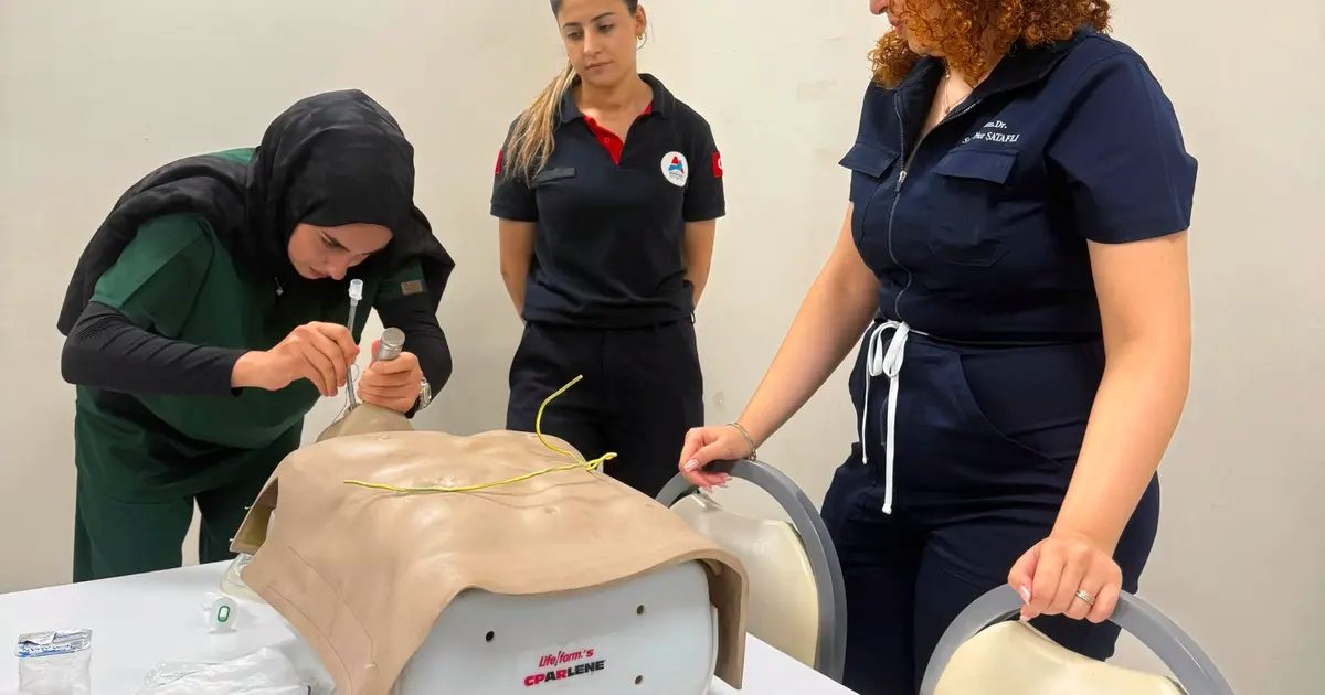 Sağlık personeline CPR eğitimi
