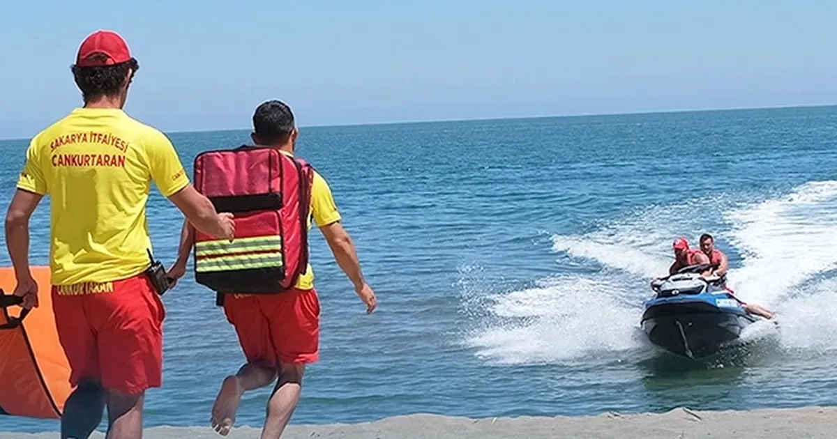 Sakarya Büyükşehir Belediyesi'nin sahillerde yaz tatilinin huzurla geçmesi ve acıların