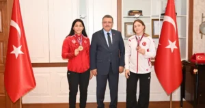 Avrupa şampiyonu milli güreşçi Elif Şevval Kurt, milli sporcu Beyzanur