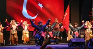 Trabzon'da bu yıl 4'üncüsü düzenlenen Uluslararası Trabzon Horon ve Müzik