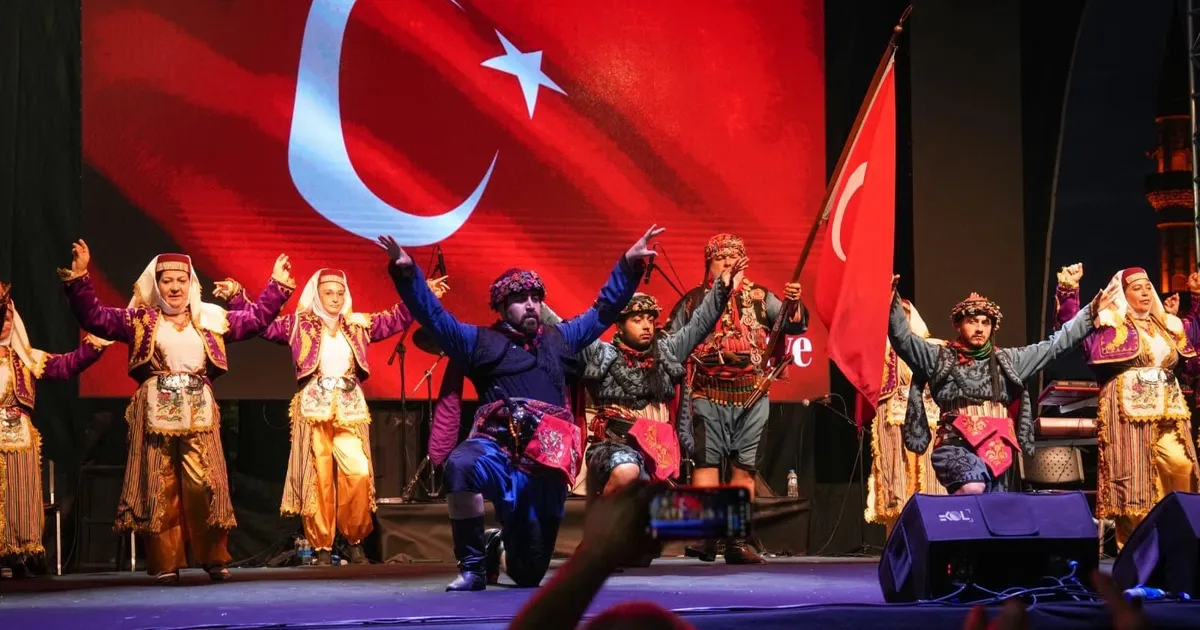 Trabzon'da bu yıl 4'üncüsü düzenlenen Uluslararası Trabzon Horon ve Müzik