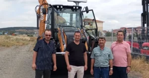 Yenimuhacir Belediyesi'nin araç filosuna, hibe olarak kazandırılan yeni iş makinesi