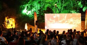 Zonguldak Belediyesi’nin açık hava sinema etkinliğinde, Kelebeğin Rüyası filmi Liman