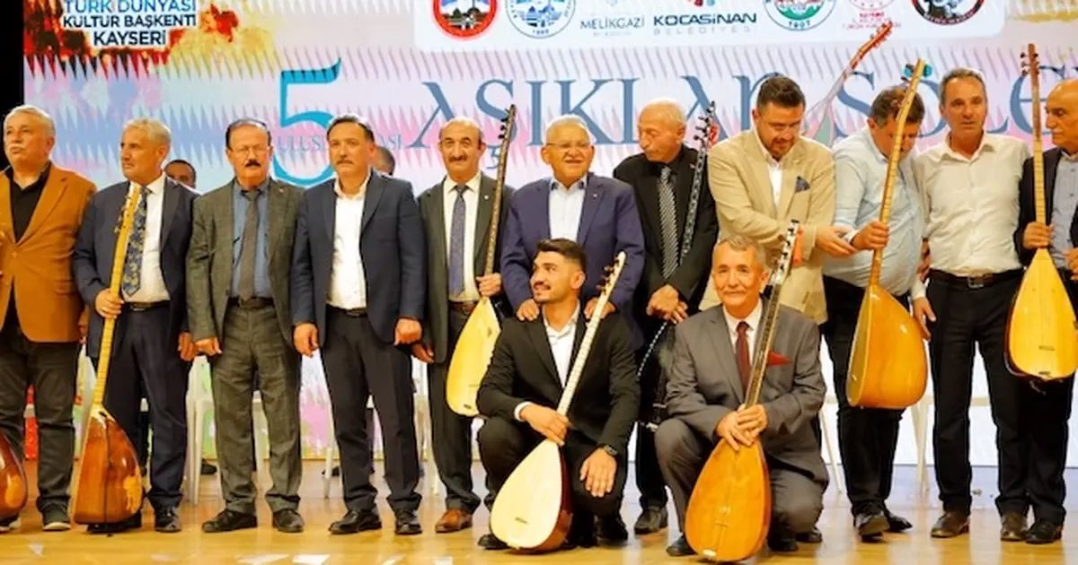 5. Uluslararası Âşıklar Şöleni’nde renkli görüntüler