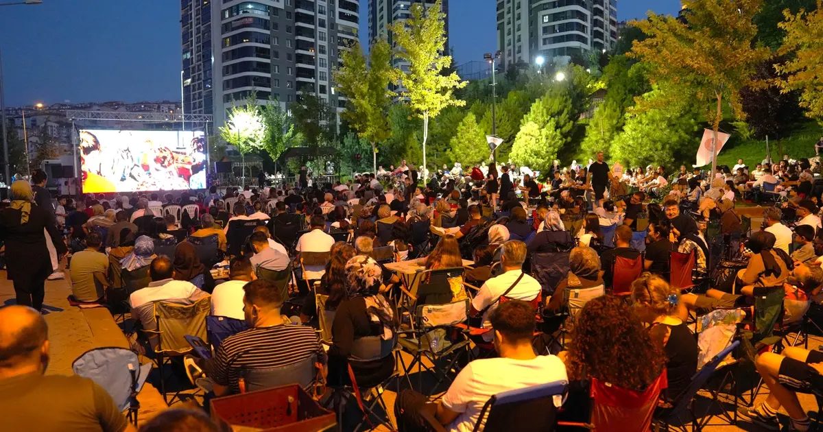 Ankara Keçiören’de açık hava sinema keyfi