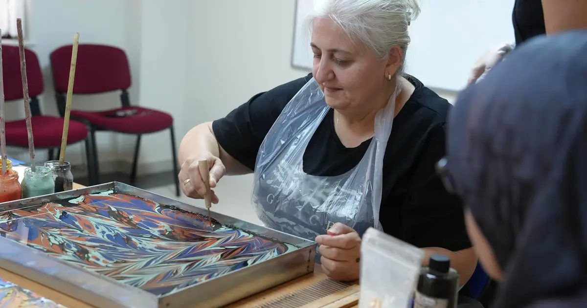 Ankara Keçiören’de şehit yakınlarına ebru sanatı workshopu