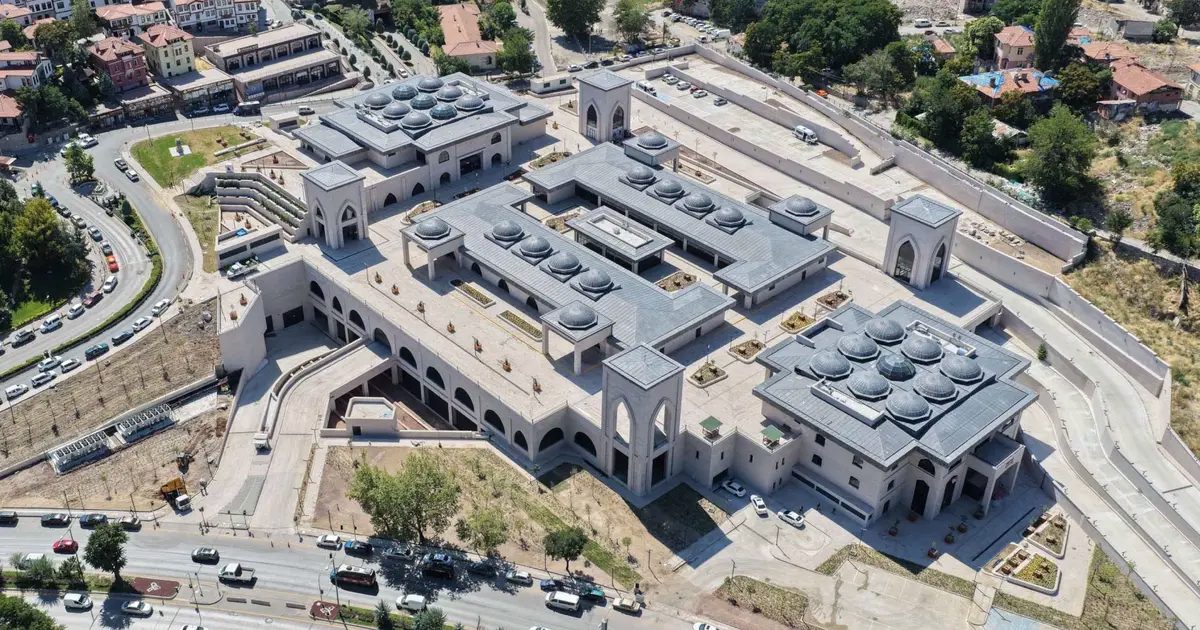 Ankara Ulus’ta dolmuşlar tek çatı altında topladı