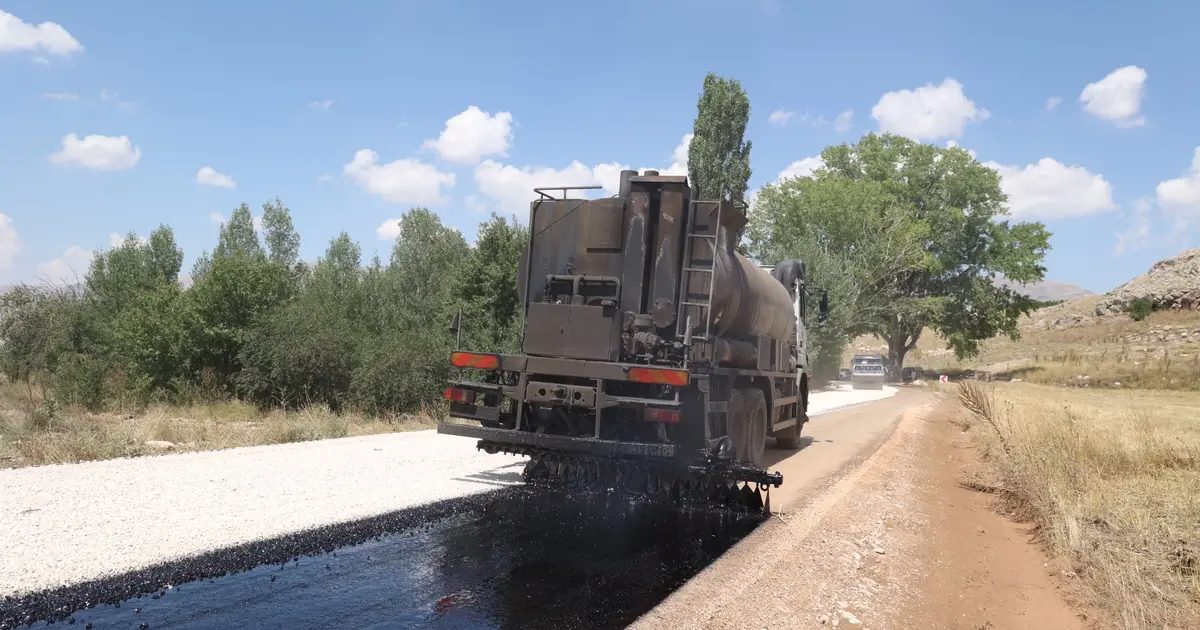 Antalya Korkuteli’de 3 kilometrelik sathi asfalt yol çalışması yapıldı