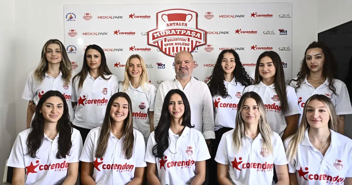 Antalya Muratpaşa’nın Sultanları yeni sezon için sözleşmelerini imzaladı