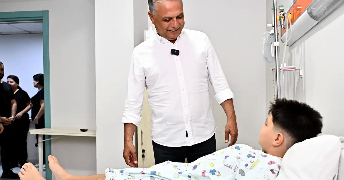 Antalya’da Başkan Uysal’dan sünnet olan çocuklara ziyaret