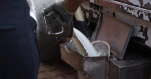 Antalya Büyükşehir Belediyesi tarımsal kalkınma kooperatiflerine hibe ettiği süt soğutma