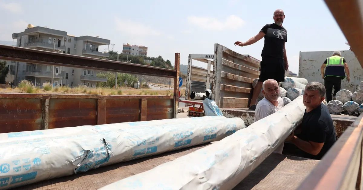 Antalya’da yangın sonrası çiftçilere sera naylonu desteği