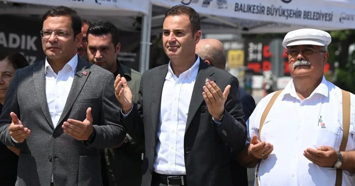Balıkesir’de Başkan Akın, depremin yıl dönümünde Sındırgı’yı unutmadı