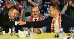 Balıkesir Büyükşehir Belediye Başkanı Ahmet Akın, Balıkesirspor’un “Şanla Şerefle 60. Yıl” etkinliğine