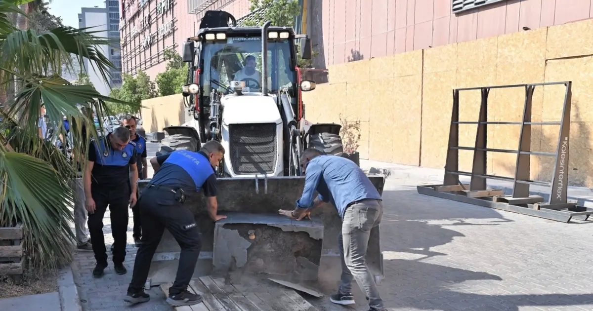 Bornova’da kaldırım ve yol işgallerine sıkı denetim