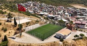 Bornova Belediyesi, Doğanlar Sahası ilçe genelindeki 4 halı sahayı tribünlerinden