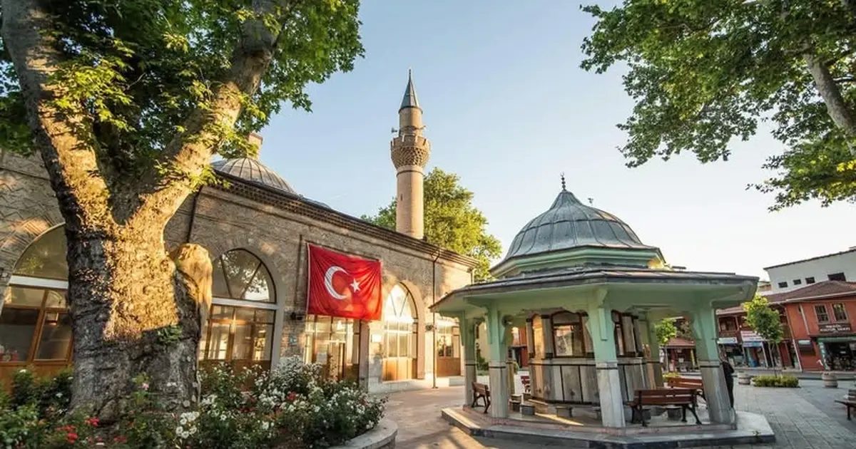 Bursa İnegöl’de kandillik helva ikramı