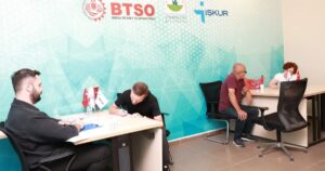 Bursa Osmangazi Belediyesi’nin iş arayan vatandaşlarla işverenleri buluşturduğu istihdam buluşmalarının