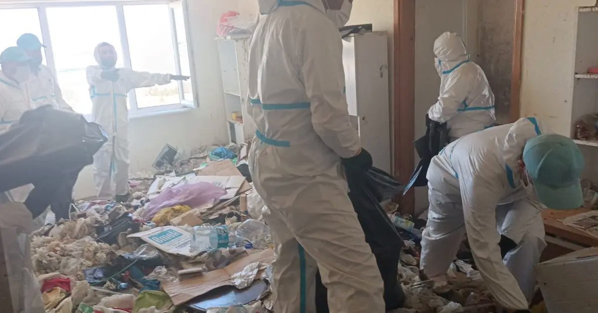 Çöp evden 28 ton çöp çıktı!