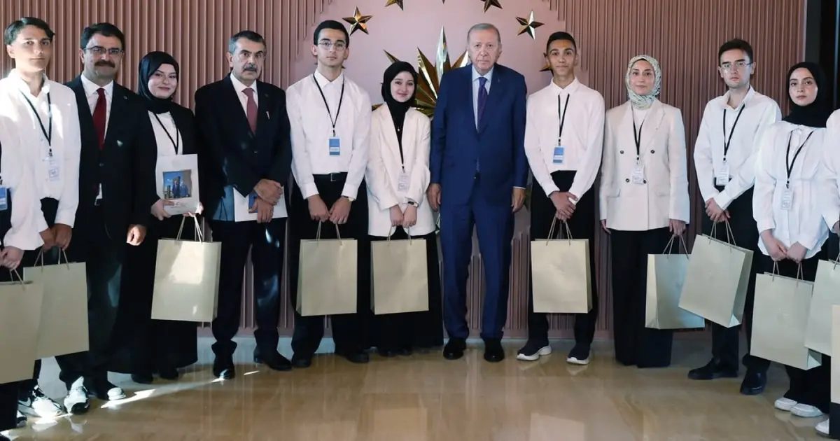 Cumhurbaşkanı Erdoğan Ahlat’ta öğrencileri kabul etti