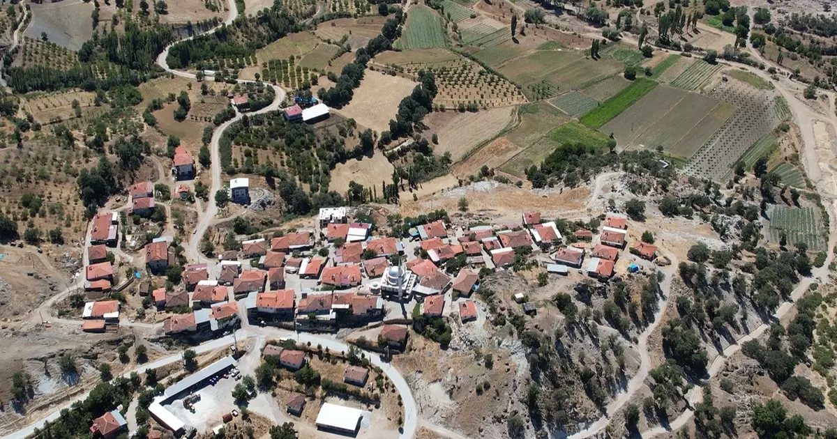 Demirci’de ulaşımı güçlendiren 45 kilometrelik çalışma
