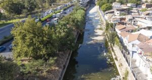 İzmir Büyükşehir Belediyesi, kent merkezindeki 88 derede 92 kilometrelik temizlik