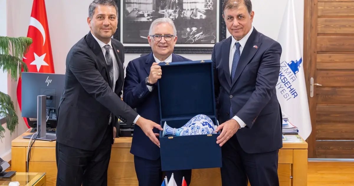 Dominik Ankara Büyükelçisi Lora’dan İzmir Büyükşehir’e ziyaret