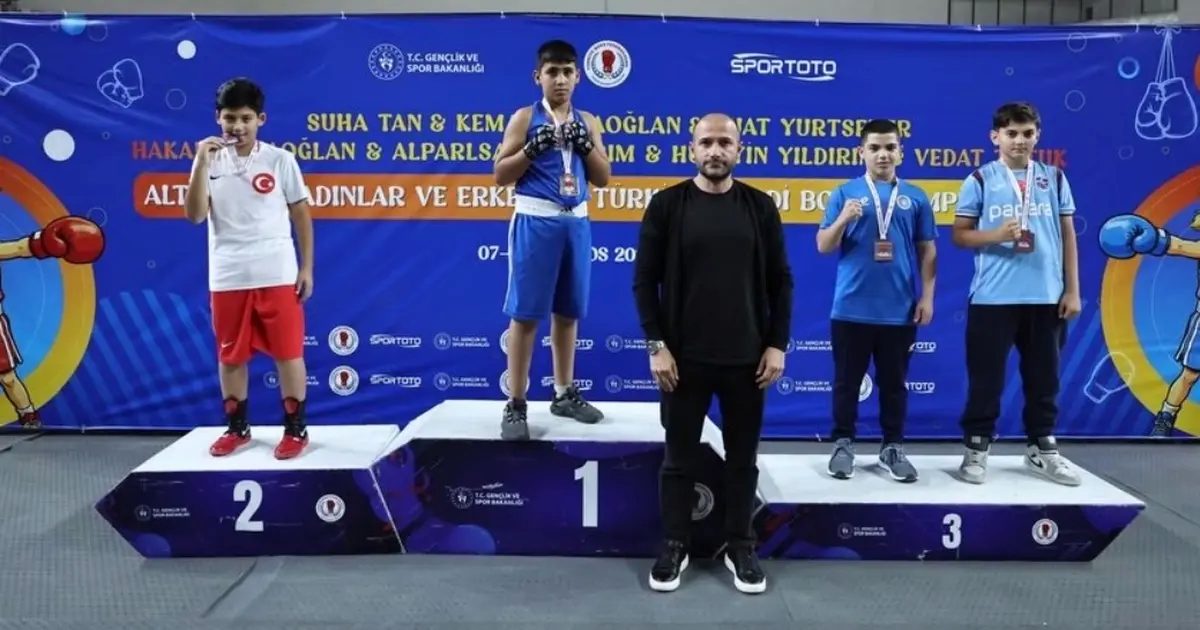 Düzceli Ömer Asaf boksta Türkiye ikincisi oldu