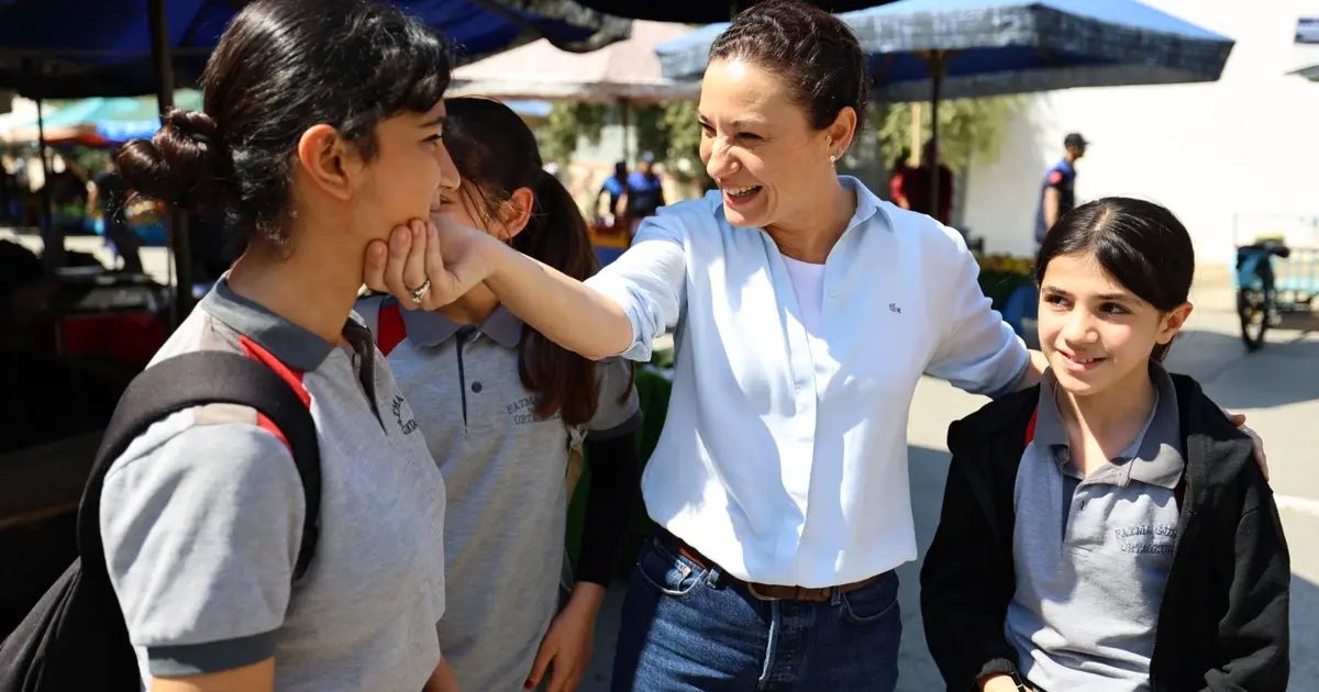 Efes Selçuk’tan öğrenciye destek, yerel esnafa nefes
