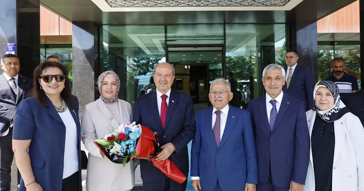 Ersin Tatar’dan Başkan Büyükkılıç’a hizmet övgüsü