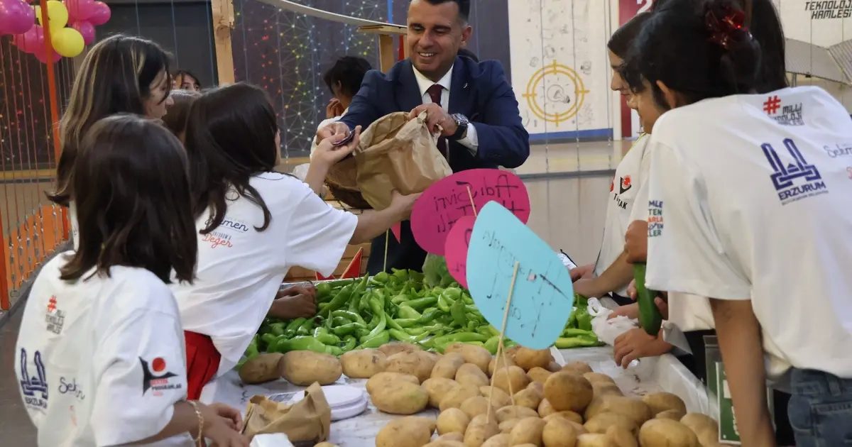 Erzurum’da çocuklar tarlada öğrendi, emeklerini hasatla taçlandırdı