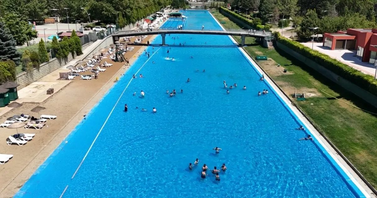 Eskişehir’de Kentpark Yapay Plajı yeni sezonda hizmete açıldı