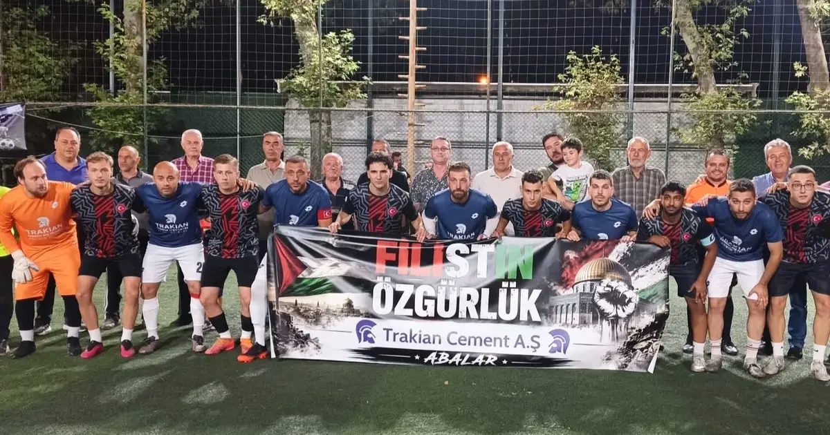 Galibiyeti Filistinli çocuklara armağan ettiler