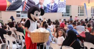 Gebze Belediyesi'nin yaz akşamlarını renklendiren "Mahallemde Sinema Var" etkinliği, bu
