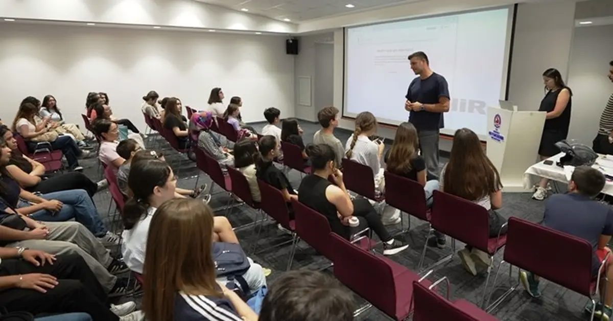 Gençler Denizli Büyükşehir ile dünyaya açıldı