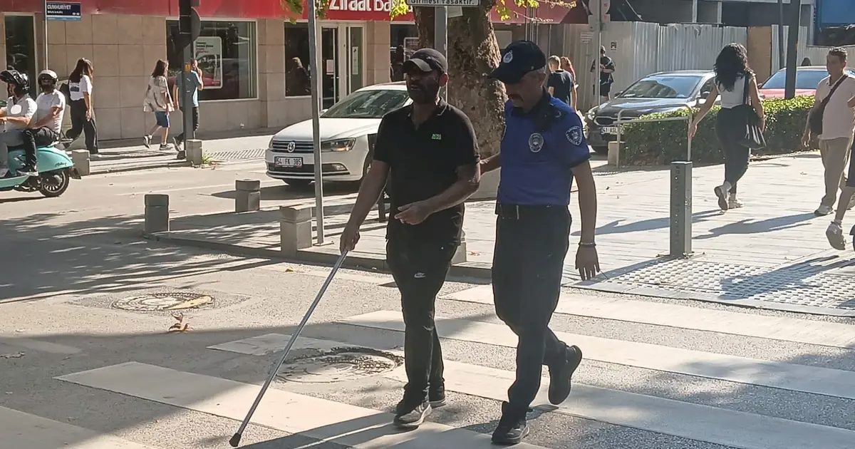 Görme engelli vatandaşa Kocaeli Zabıtası’ndan destek eli