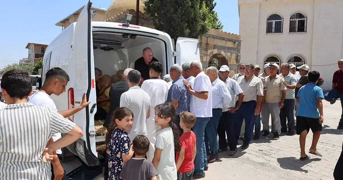 Hatay Büyükşehir’den vatandaşlara 100 ton kavun
