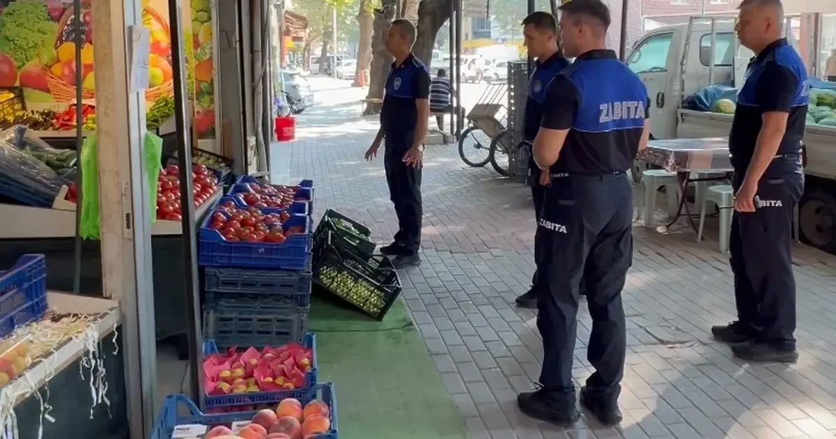 İnegöl Zabıtası’ndan kaldırım işgali ve çevre kirliliği denetimi