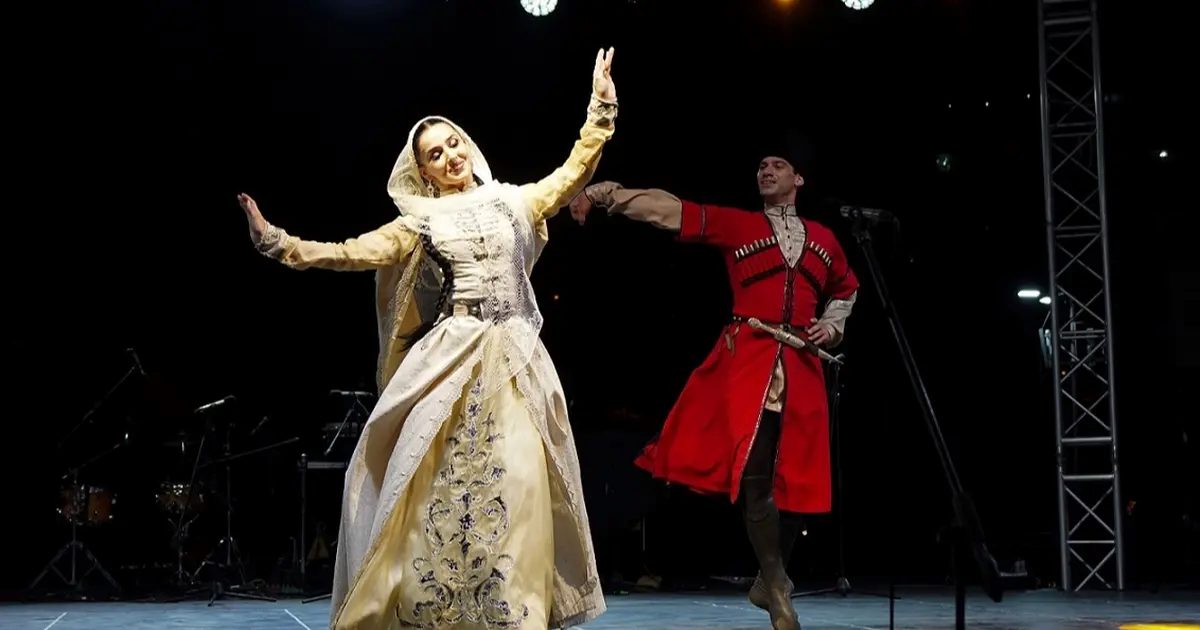 İstanbul Beylikdüzü’nde Uluslararası Halk Dansları zamanı