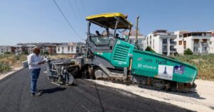 İzmir Büyükşehir Belediyesi, Bergama’nın ilçe merkezi ve kırsal mahallelerinde yol