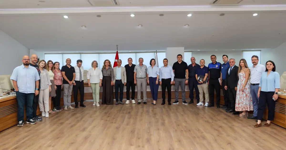 İzmir Karabağlar’da sahipsiz atık alarmı!