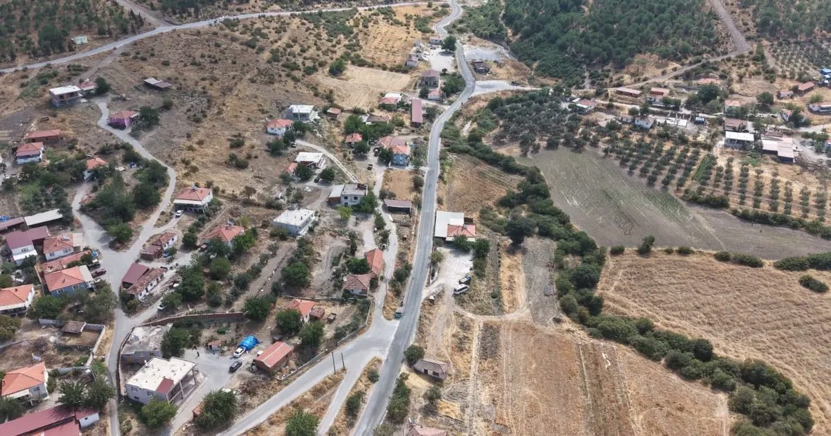 İzmir Kınık’ta 5 mahalleyi bağlayan yollar yenilendi