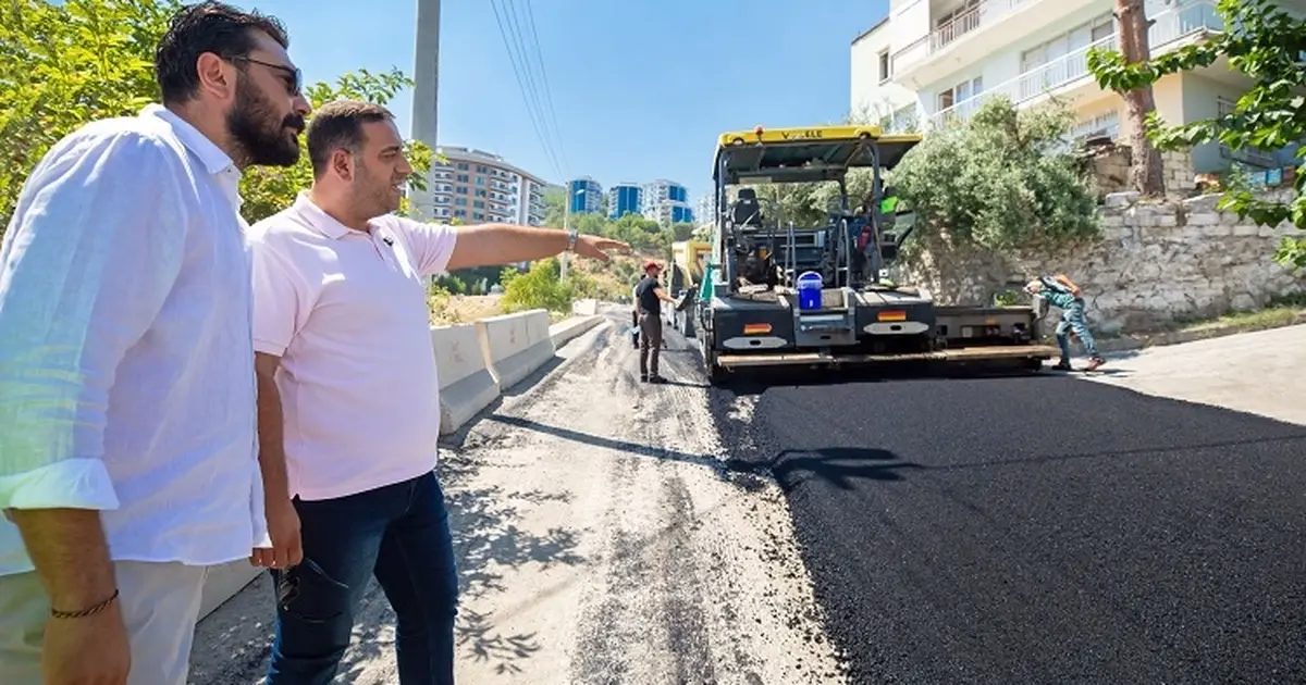 İzmir Narlıdere’de asfalt mesaisi