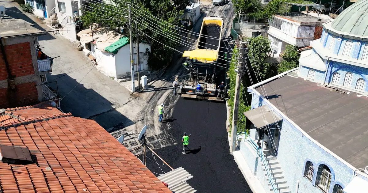 İzmir Narlıdere’de asfalt seferberliği