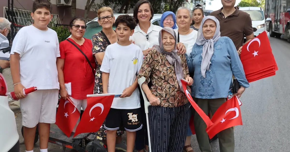 Karabağlar 30 Ağustos’ta Türk bayraklarıyla donatıldı
