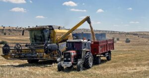 8 dekarlık araziden elde edilen 2,7 ton arpa, Kayseri Talas'ta