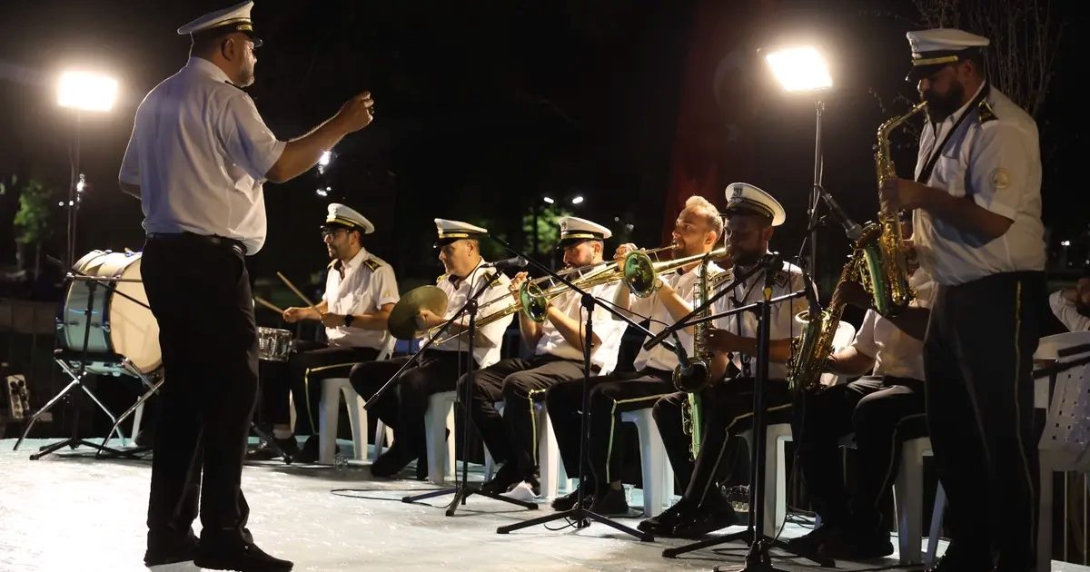 Kocaeli’de Mehter ve Bando Takımı 7’den 70’e herkesi coşturdu