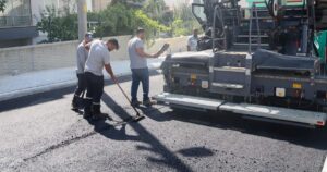 Konya Selçuklu Belediyesi, ilçenin dört bir yanında gerçekleştirdiği yol ve asfalt