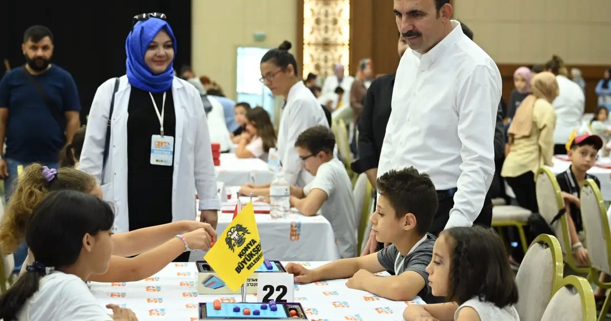 Konya’da Başkan Altay öğrencilerin heyecanına ortak oldu